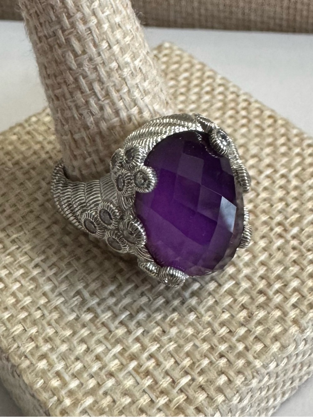 Judith Ripka 925 Sterling Silver Ring w/Faceted Oval Amethyst Gemstone.
Size 8